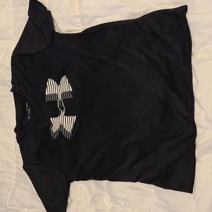 Black UA tee